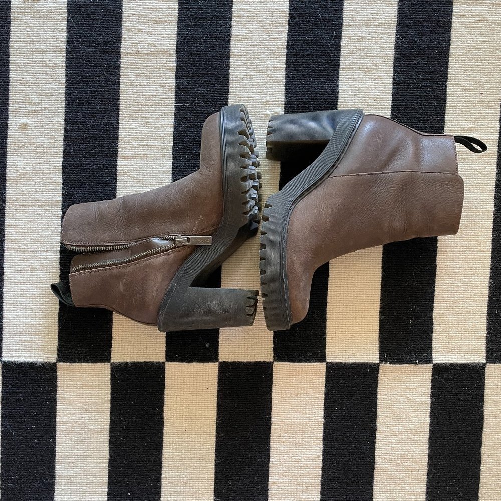 US 6 Magdalena Brown Leather Dr. Martens Boots